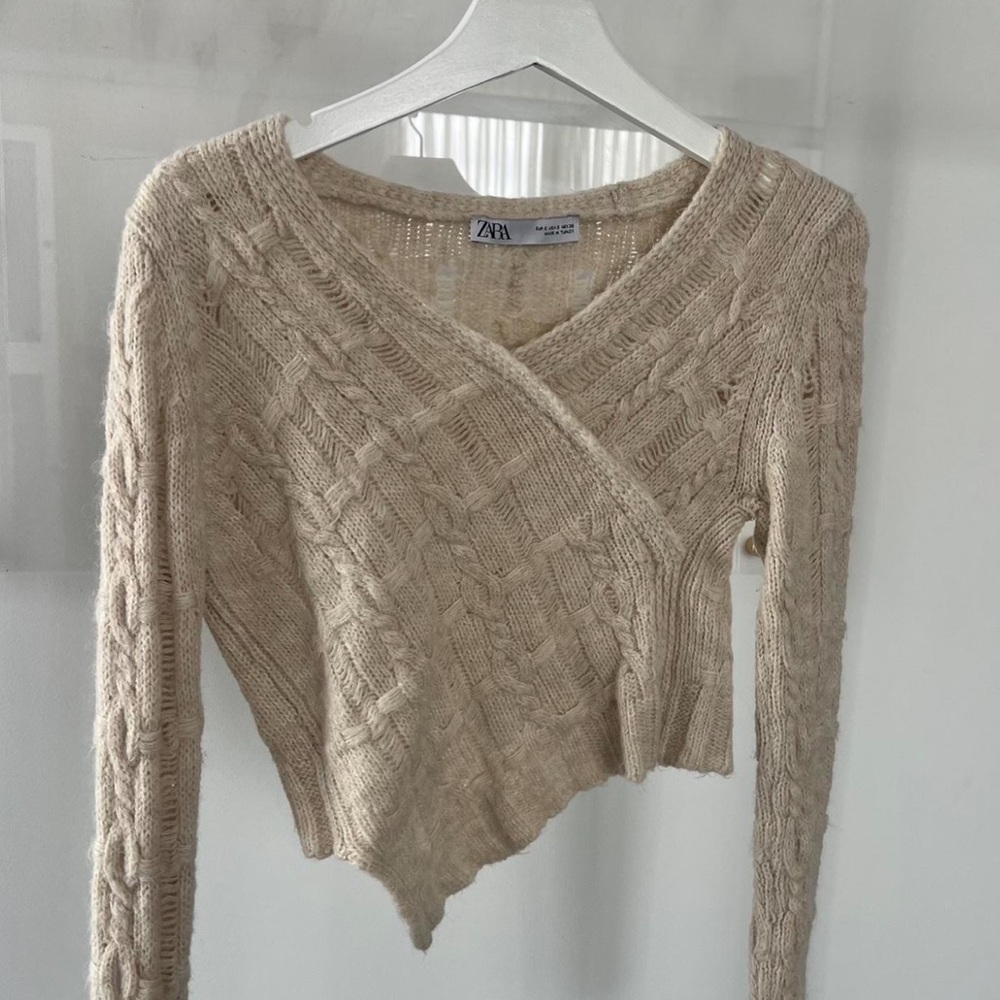 Zara Women's Beige V-Neck Cable Sweater